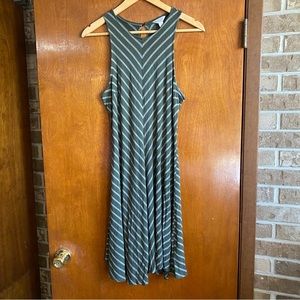 Belle + Sky Women’s Dress Large Green Striped Sleeveless Knee Length Bell Cut